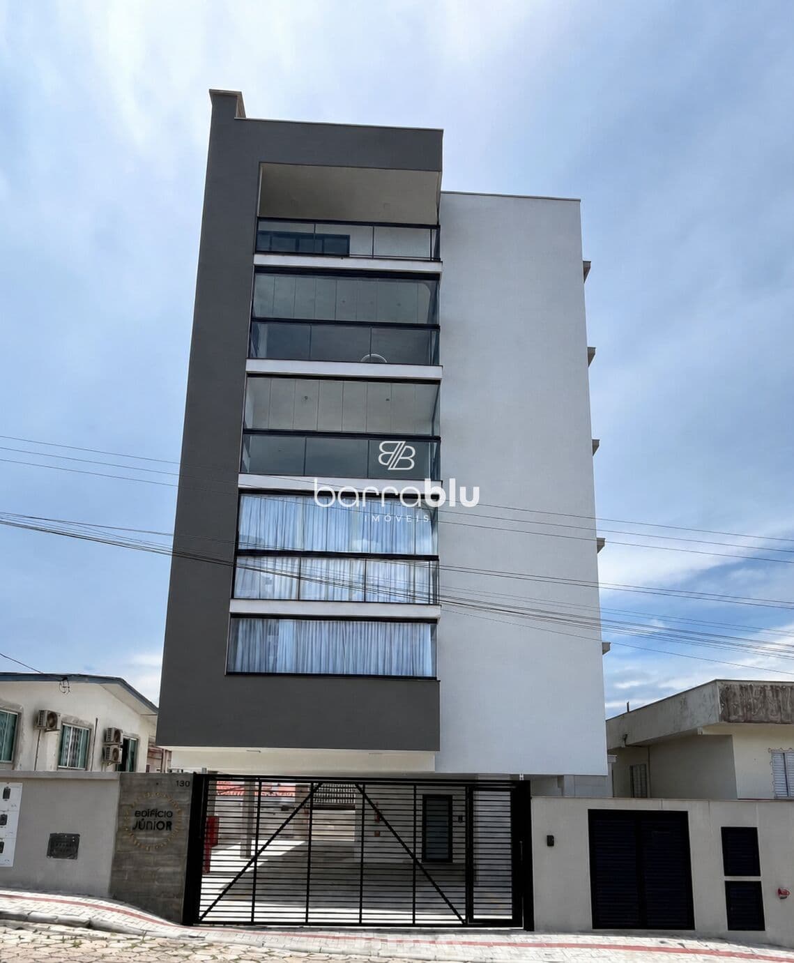 Apartamento mobiliado a 300 metros da praia, no bairro Centro em Barra Velha/SC.