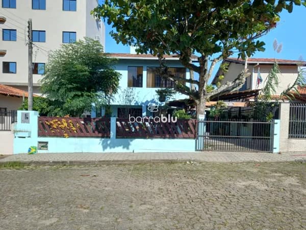 Casa a 40 metros da praia, 3 dormitórios (1 suíte), 213,00m² no bairro Itajubá - Barra Velha/SC.