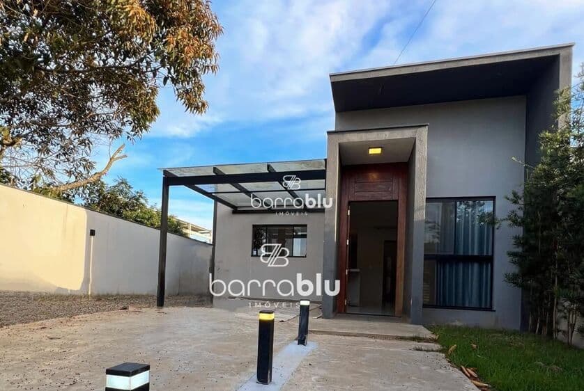 Casa com piscina, 3 quartos (1 suíte) 83,00m², bairro Quinta dos Açorianos - Barra Velha/SC