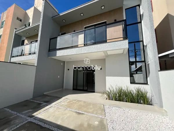 Casa com 3 dormitórios (1 suíte master com closet e sacada), 113m² no bairro Itajubá - Barra Velha/SC.
