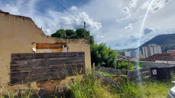 Terreno à venda no Centro em Caxambu/MG