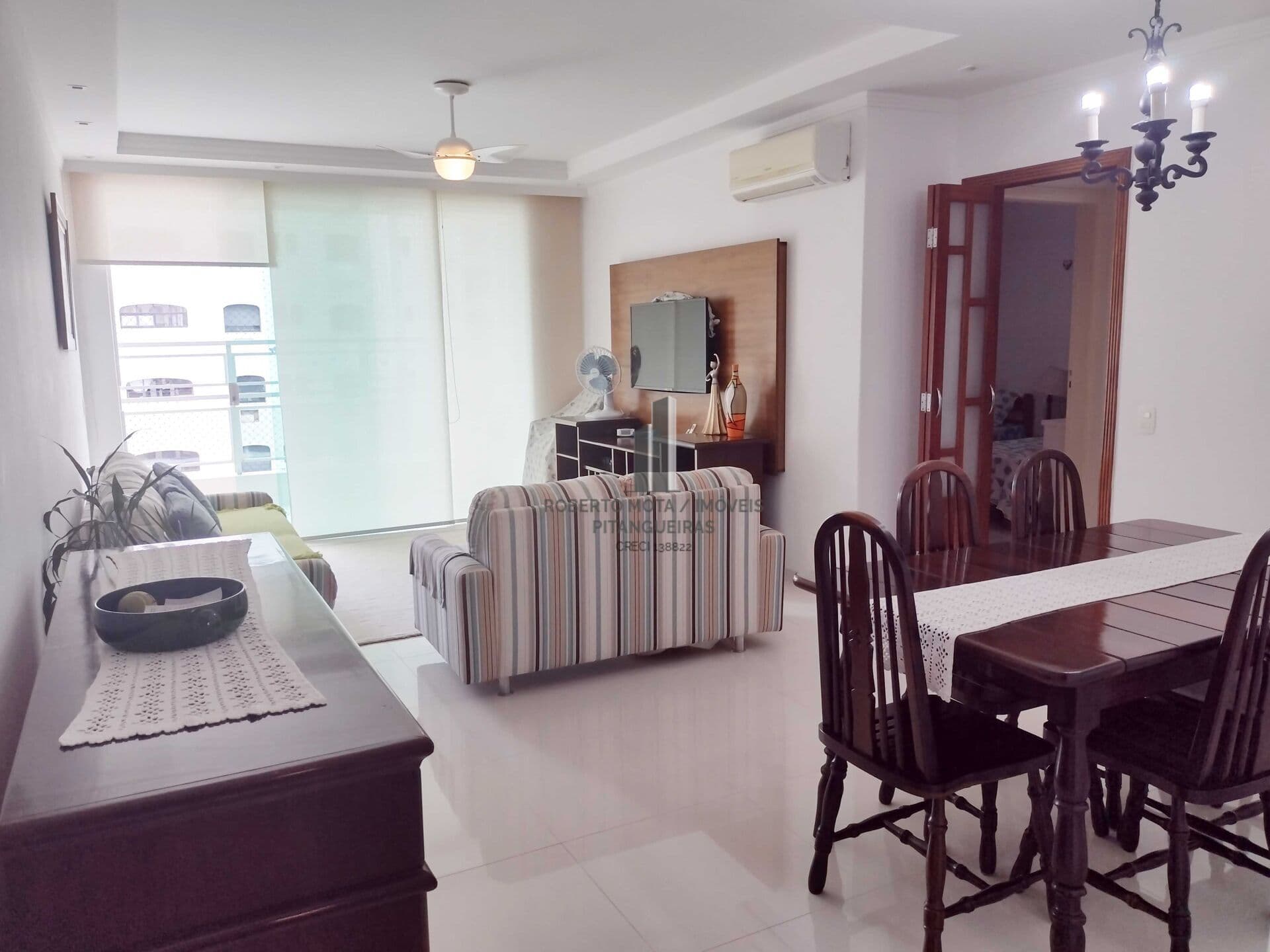 Apartamento reformado próximo da praia à venda na Praia das Pitangueiras