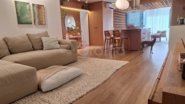 Apartamento com 2 quartos sendo 1 suíte com 99m² em Jurerê.
