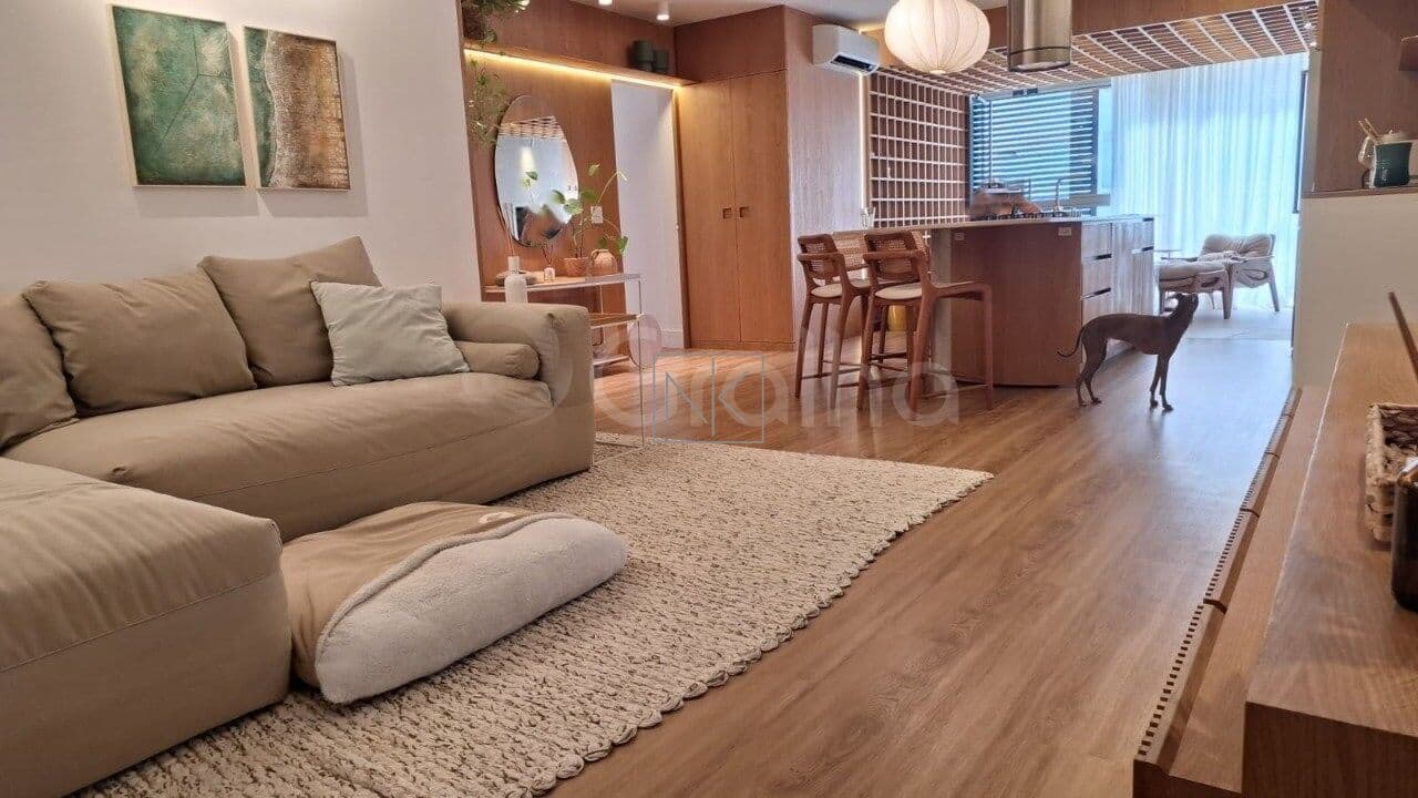 Apartamento com 2 quartos sendo 1 suíte com 99m² em Jurerê.