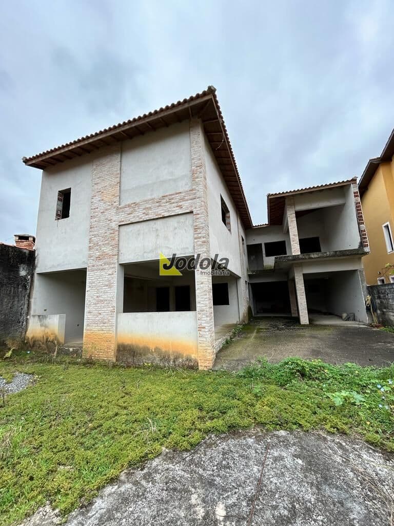 Sobrado à Venda – Centro de Guararema/SP