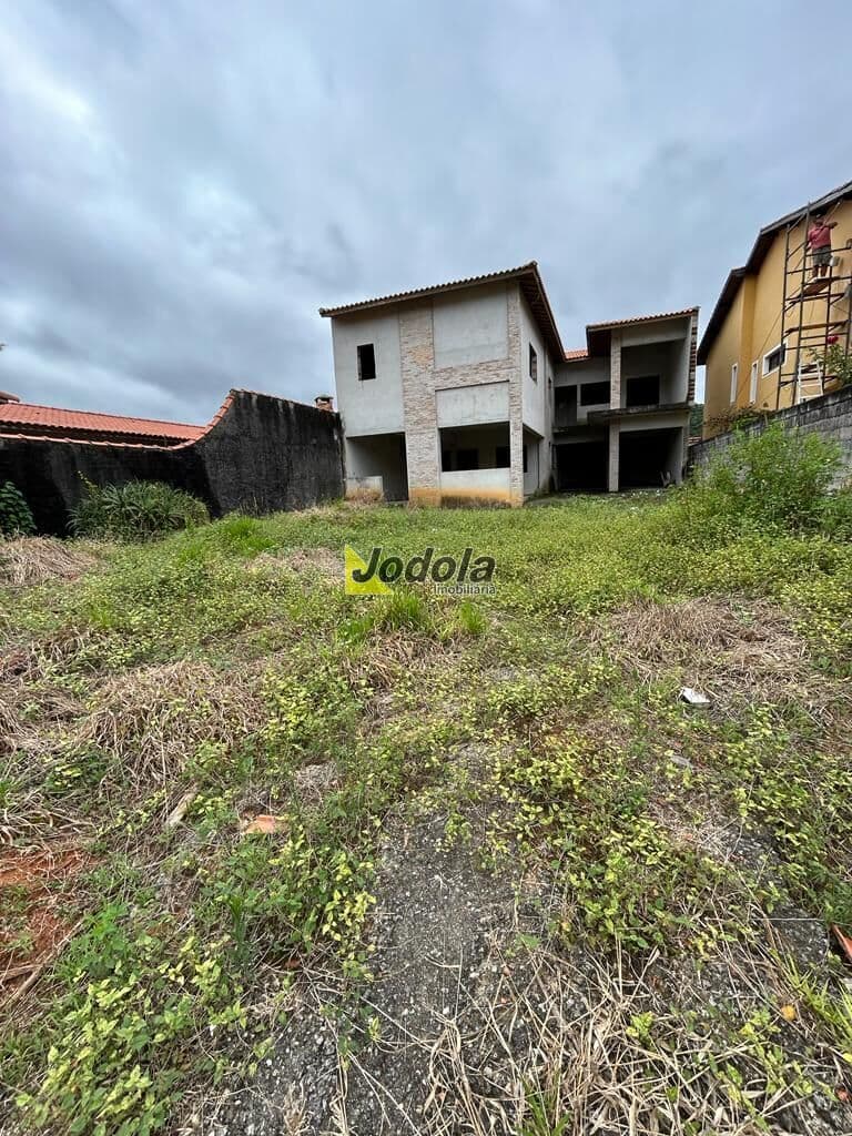 Sobrado à Venda – Centro de Guararema/SP