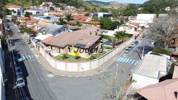 Casa de Alto Padrão à Venda - Centro - Guararema