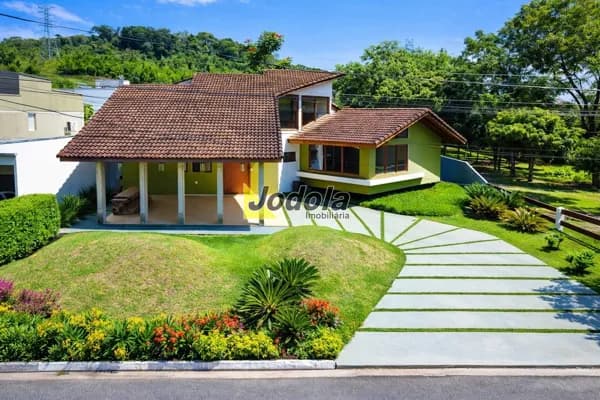 Casa em Condomínio Fechado de Alto Padrão – Bellard – Guararema/SP