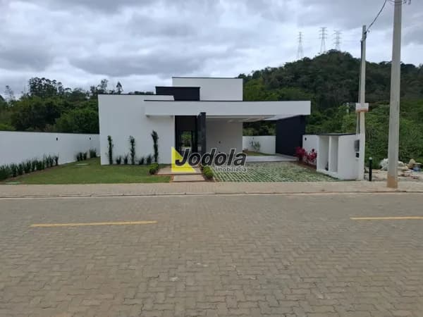Casa Térrea de Alto Padrão à Venda - Bellard - Guararema/SP