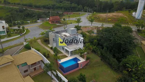 Chácara à Venda em Condomínio Lago Dourado – Jacareí/SP
