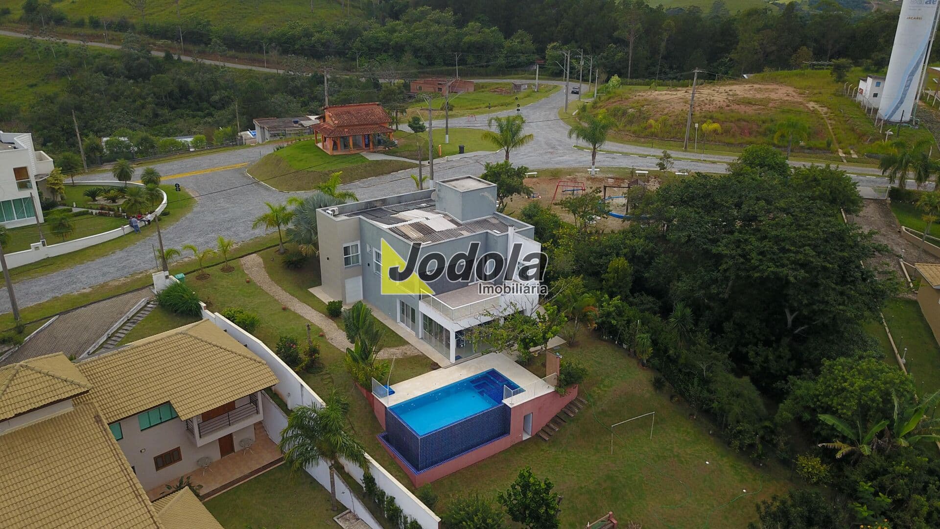 Chácara à Venda em Condomínio Lago Dourado – Jacareí/SP