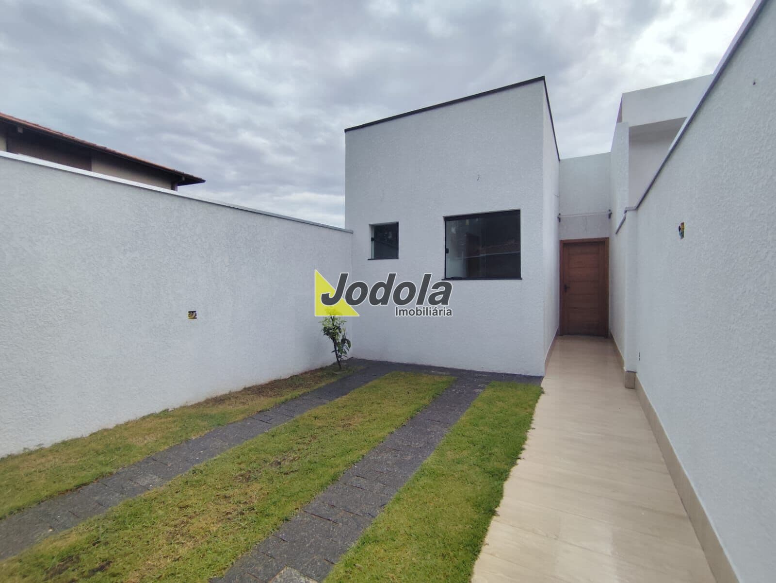 Sobrado Novo à Venda – Centro de Guararema/SP