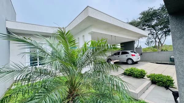 Linda Casa com 3 dormitórios sendo um suíte à Venda em Vale Ville
