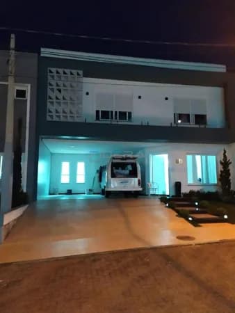 🏆 Lindo sobrado com 3 suítes no Condomínio Villagio Piacenza.