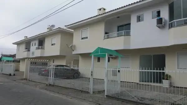 Apartamento para alugar no bairro Ingleses do Rio Vermelho em Florianópolis/SC