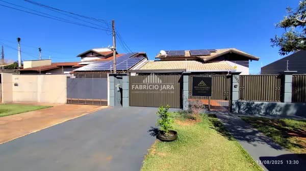 Casa à Venda – Próxima ao Shopping, Comper e Supermercado Amigão