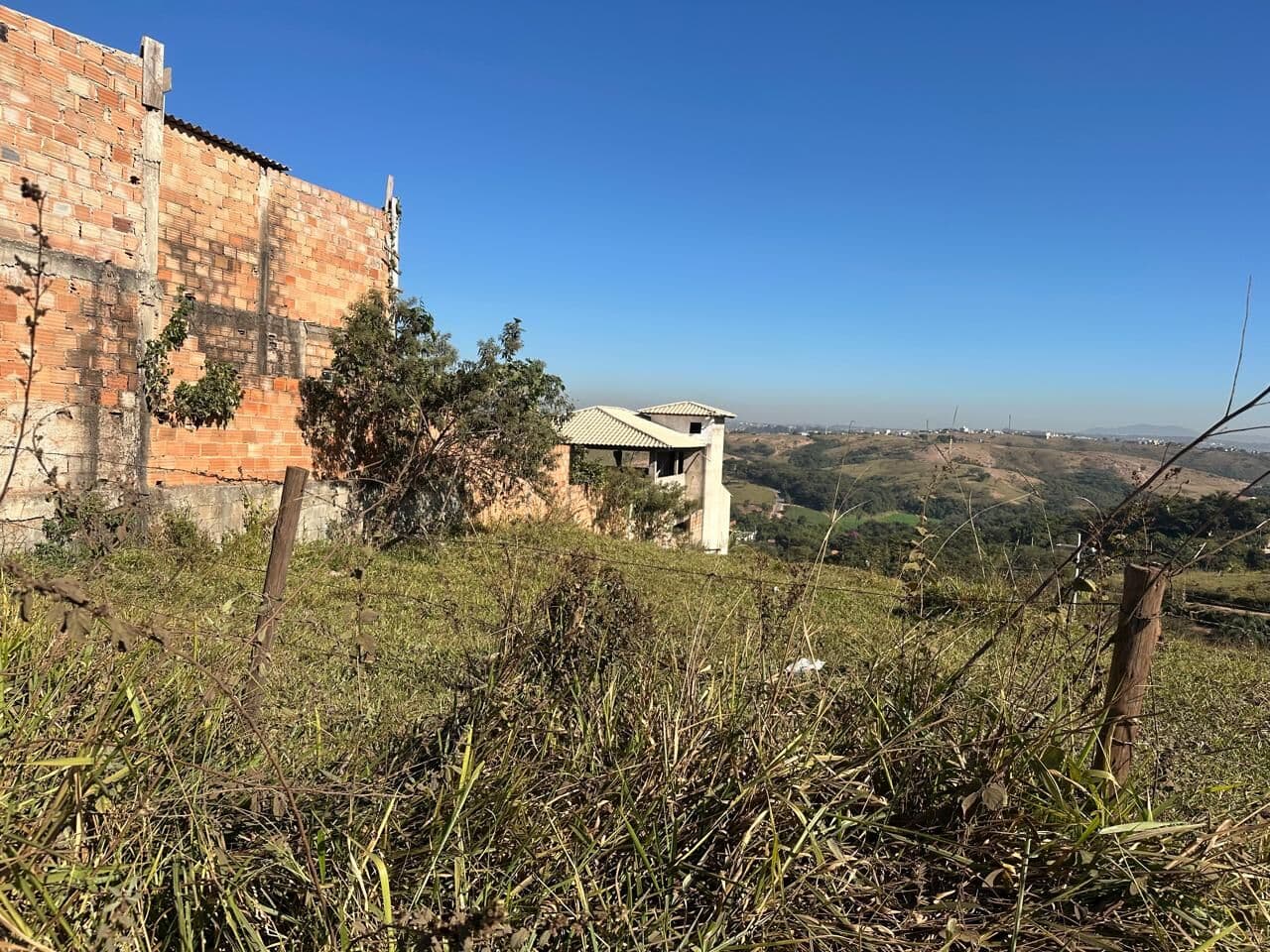 Lote na Avenida principal do bairro Fernando Costa, São Joaquim de Bicas/MG