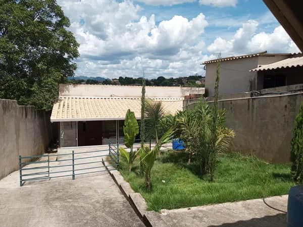 Casa com Barracão à Venda no Bairro Alvorada Industrial – 405 m² por R$ 340 mil