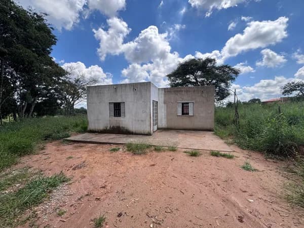 Chácara estilo colonial com aproximadamente 1.800m² em Itaguara!