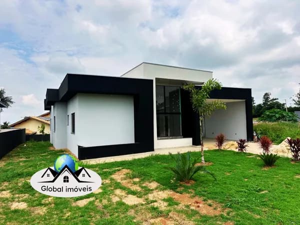 Ninho Verde 1 - Casa térrea com 3 Suítes - Fase final de acabamento