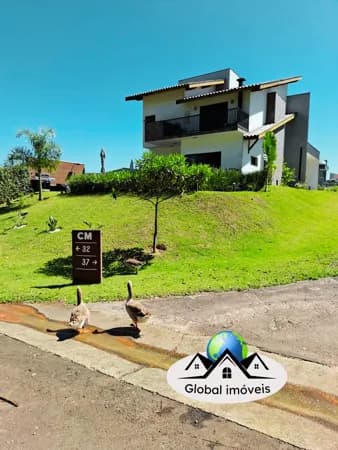 Sobrado Alto Padrão - 4 Dormts - em frente ao lago