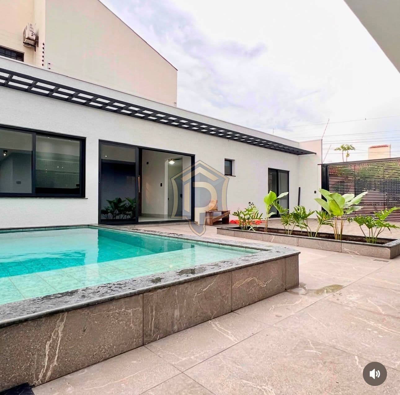 Casa Alto Padrão de esquina