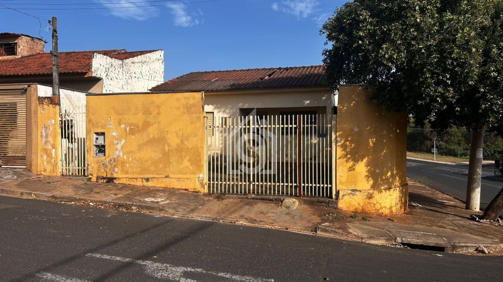 Casa para Reforma à Venda no Jardim das Oliveiras
