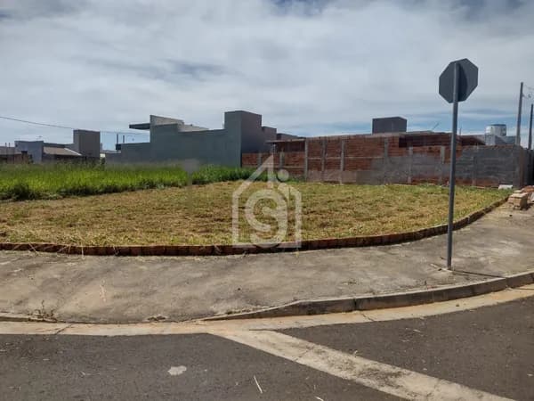 Excelente Lote Misto de Esquina com 317m² na Avenida – Perfeito para Comércio.