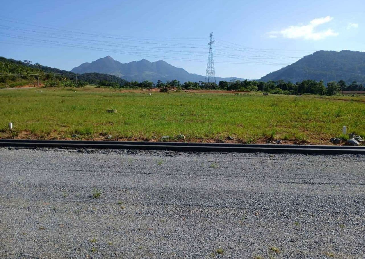 Lote de 330 m² no bairro Schroeder l