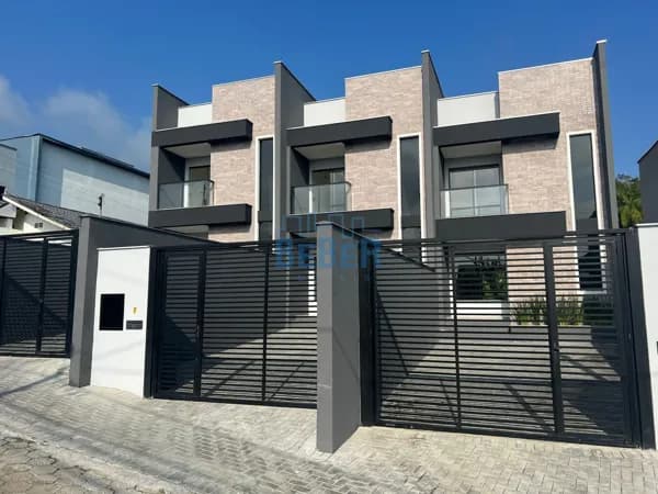 Casa Geminada Triplex na Ilha da Figueira em Jaraguá do Sul