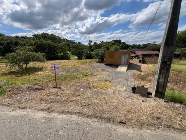 Lote com 385.83 bem localizado no bairro Corticeira em Guaramirim