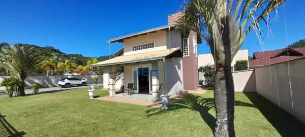 Casa em Massaranduba - Guarani-Mirim