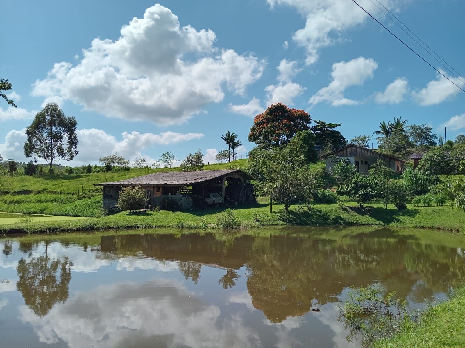 Chácara com Lagoa + Casa pronta para morar