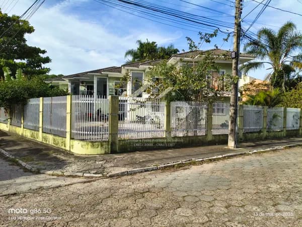Prédio/Edifício Inteiro em Florianópolis - Barra da Lagoa