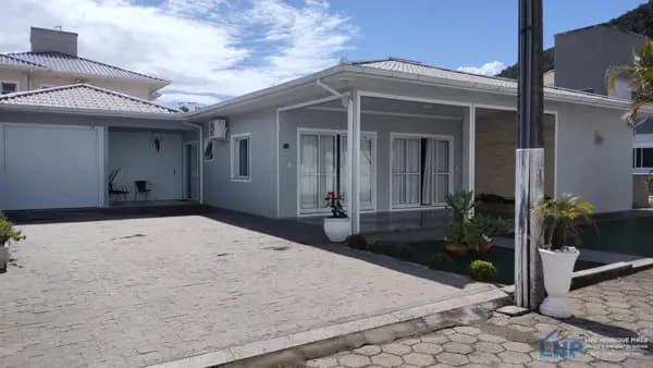 Casa à venda no bairro Armação do Pântano do Sul em Florianópolis/SC
