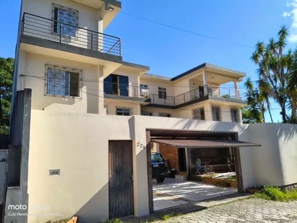 Prédio à venda no Rio Tavares composto por 7 aptos e uma sala comercial