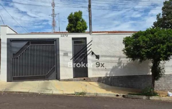 Casa em Araraquara - Vila Santana