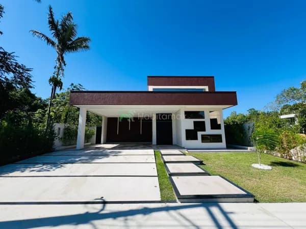 EXCLUSIVIDADE NO ALPHAVILLE 1 – CASA TÉRREA COM CONCEITO MODERNO, PÉ-DIREITO DUPLO E ÁREA VERDE DESLUMBRANTE