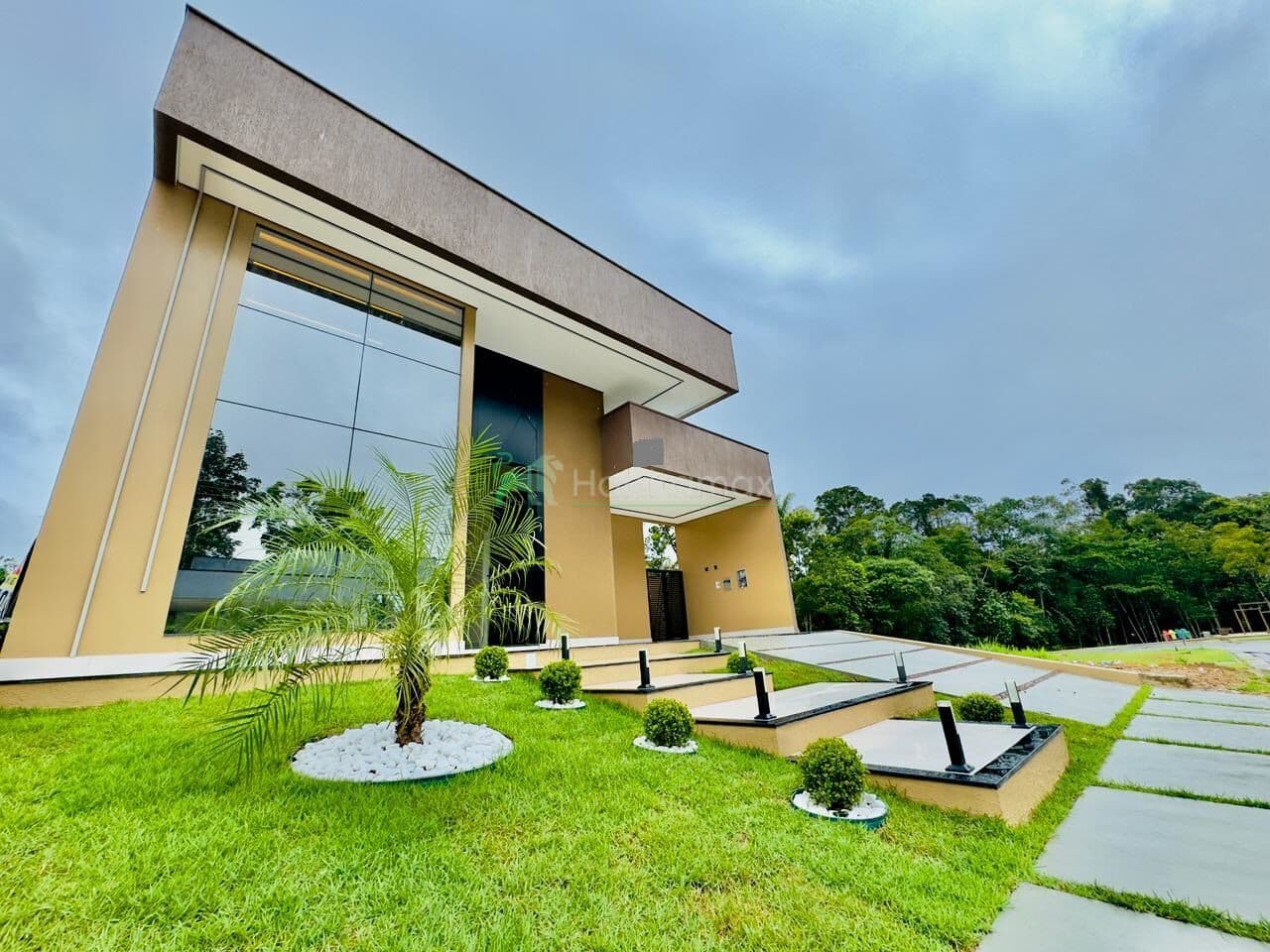 Alto Padrão na Ponta Negra | Casa Moderna com 3 Suítes e Closet, 100 % climatizada ,área gourmet e piscina
