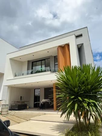 Viva o Alto Padrão na Ponta Negra: Casa Exclusiva com 4 Suítes e Área Gourmet no Vivendas das Marinas