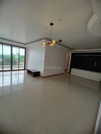 Apartamento disponivel no thiago de mello para locaçao, 3 quartos e uma vaga de garagem.
