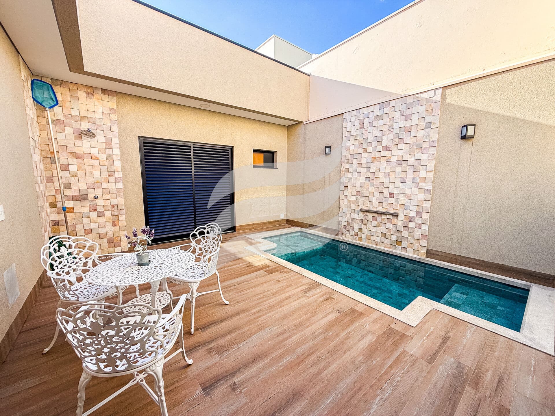 Casa 03 quartos e com piscina à venda no condomínio Barcelona 1, Araçatuba/SP