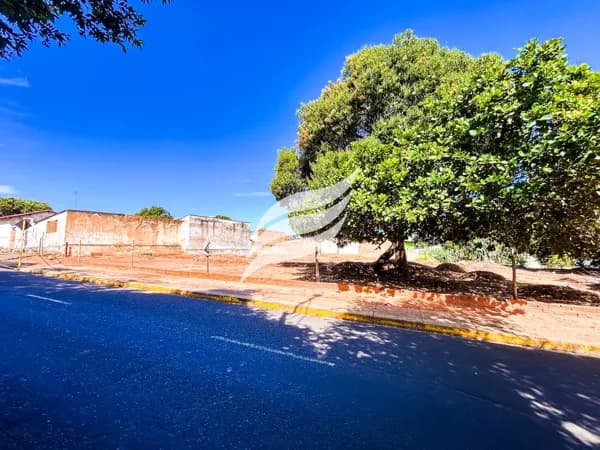 Terreno comercial de 1.641 m² à venda no Bairro Umuarama em Araçatuba