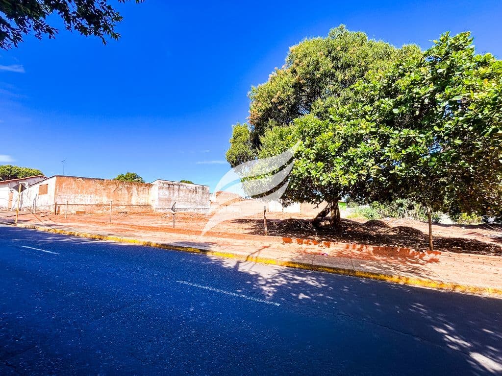 Terreno comercial de 1.641 m² à venda no Bairro Umuarama em Araçatuba