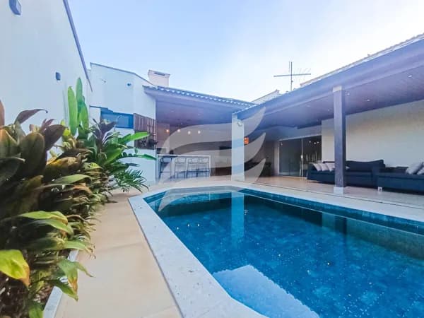 Casa com 03 suítes e piscina à venda no condomínio Habiana 1, Araçatuba/SP