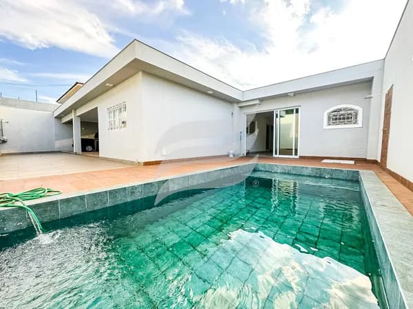 Casa 04 suítes e com piscina à venda no Jardim Brasília, Araçatuba/SP