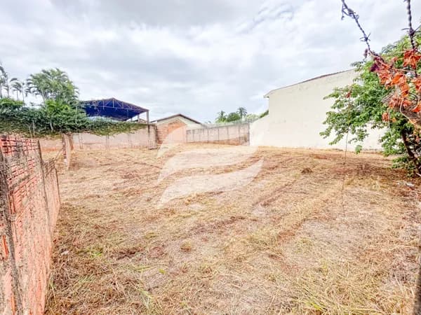 Terreno de 330 m² à venda no Bairro Jardim Nova Yorque