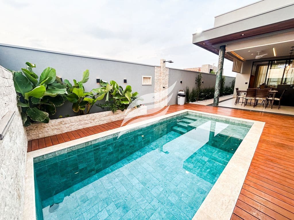 Casa 03 suítes com piscina à venda no Condomínio Royal Boulevard