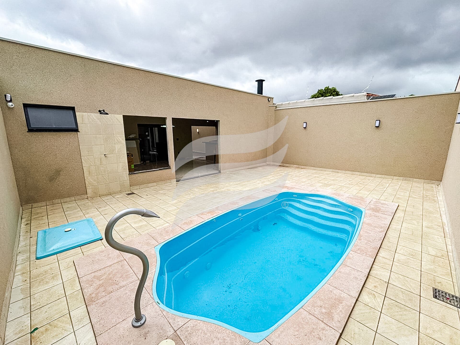 Casa 03 suítes e com piscina à venda no bairro Jardim Aclimação, Araçatuba/SP