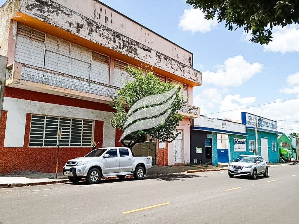 Prédio comercial de 2 mil m² à venda no centro de Araçatuba